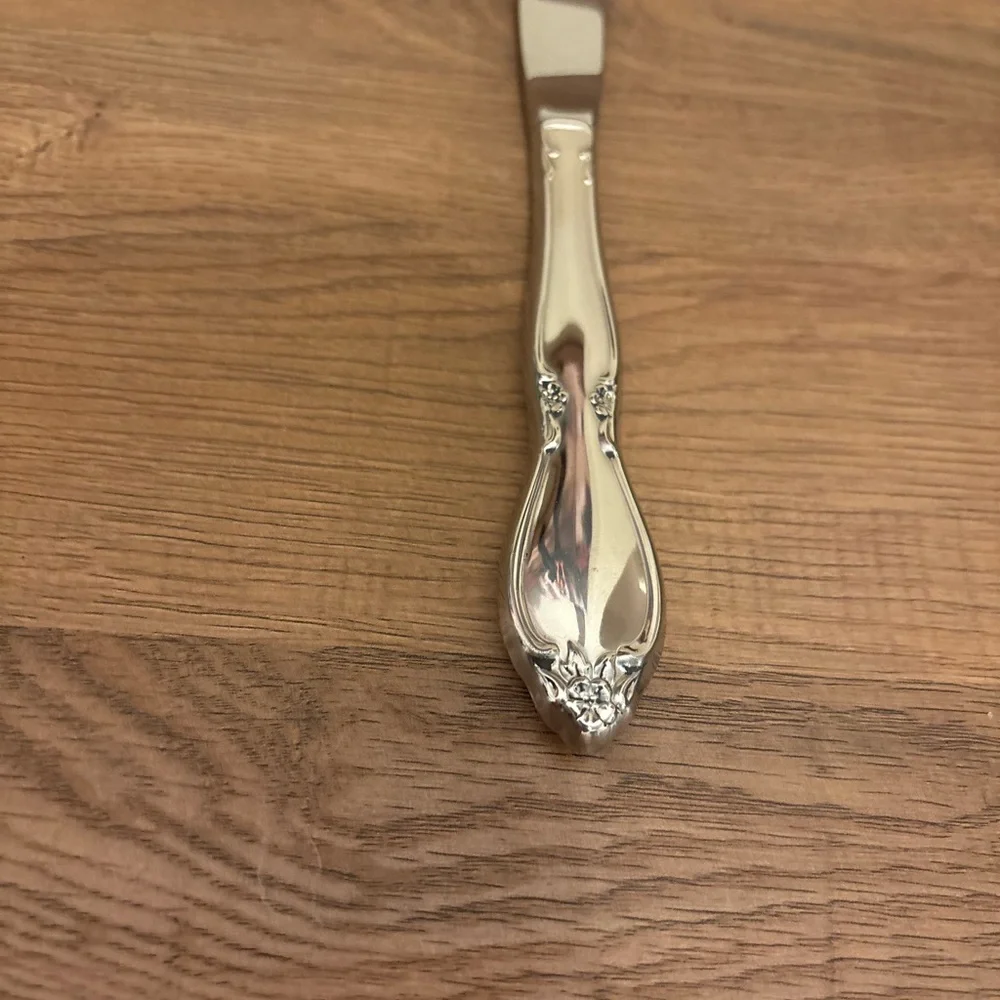 NEW 8 Oneida Community CHATELAINE Betty Crocker Dinner Knives Stainless Flatware